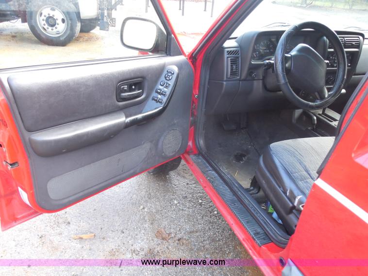 image for item I1257 2000 Jeep Cherokee Sport SUV