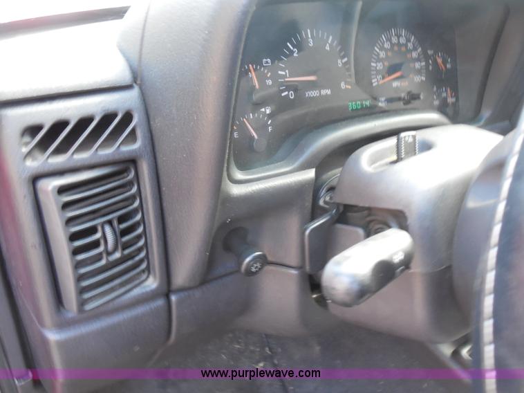 image for item I1257 2000 Jeep Cherokee Sport SUV