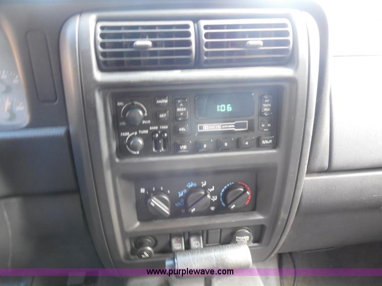 image for item I1257 2000 Jeep Cherokee Sport SUV