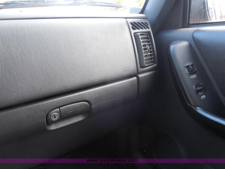 image for item I1257 2000 Jeep Cherokee Sport SUV