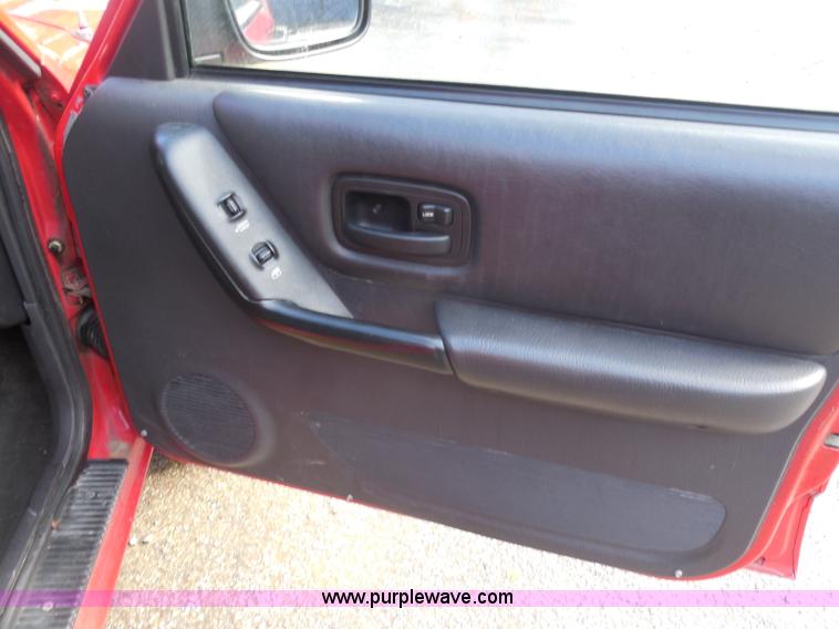 image for item I1257 2000 Jeep Cherokee Sport SUV