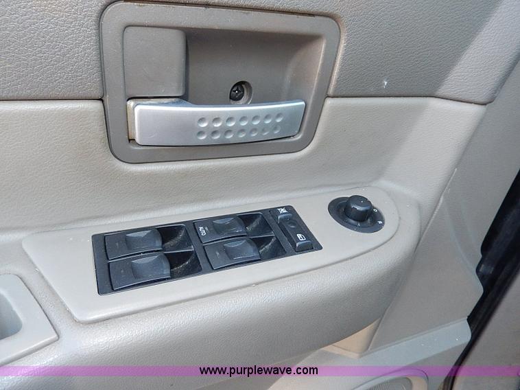 image for item I4261 2004 Dodge Durango SLT SUV