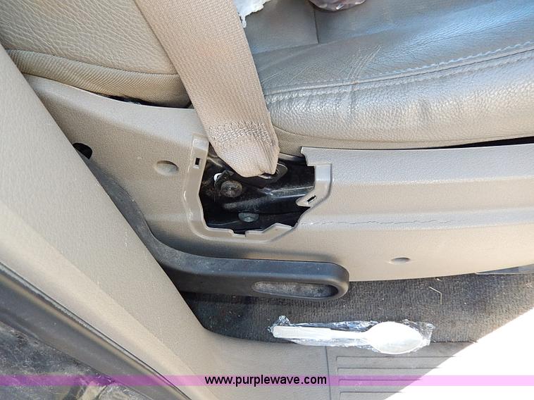 image for item I4261 2004 Dodge Durango SLT SUV