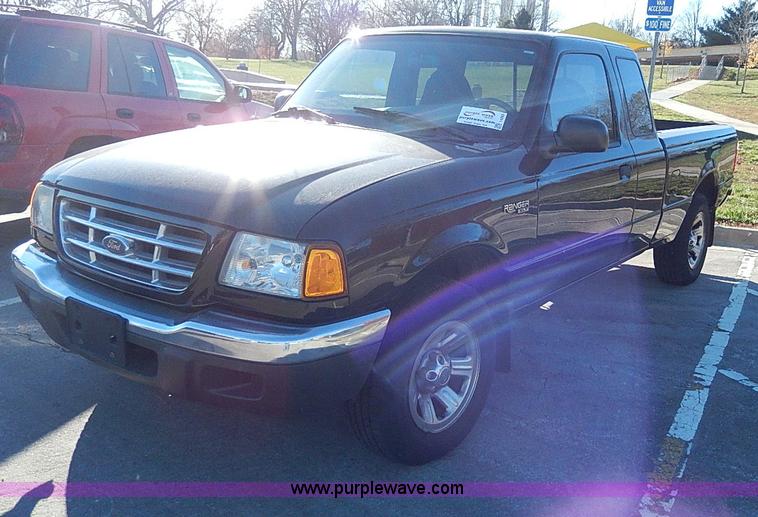 image for item I4262 2002 Ford Ranger XLT SuperCab pickup truck