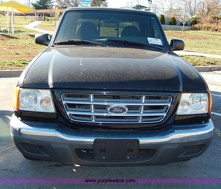 image for item I4262 2002 Ford Ranger XLT SuperCab pickup truck