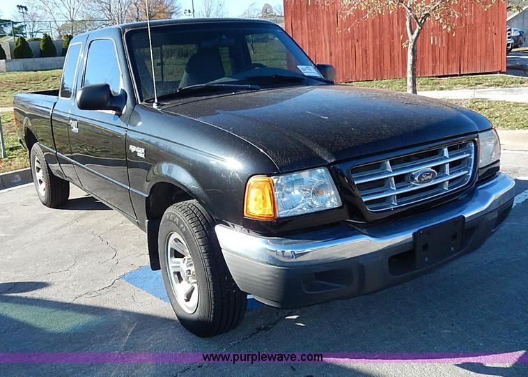 image for item I4262 2002 Ford Ranger XLT SuperCab pickup truck