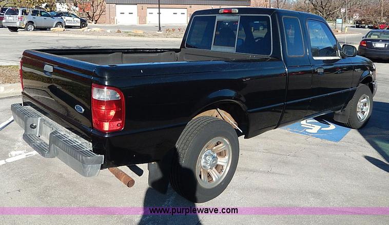 image for item I4262 2002 Ford Ranger XLT SuperCab pickup truck
