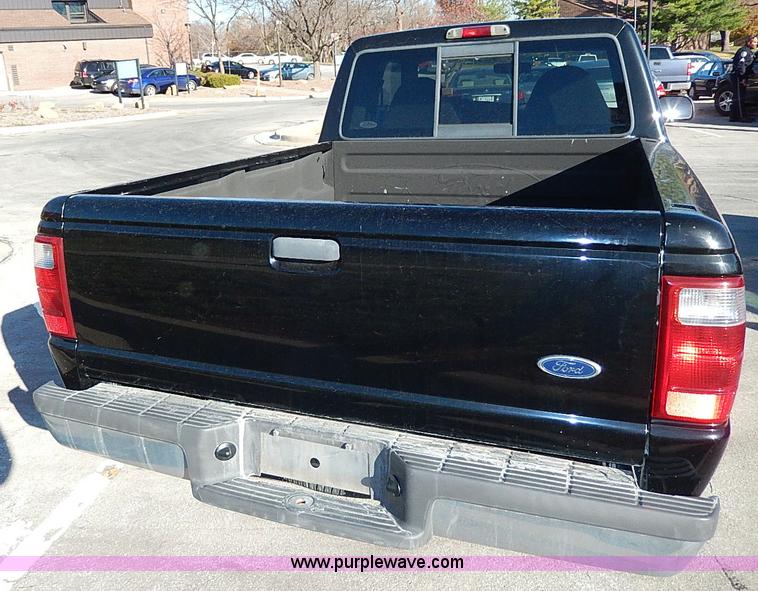 image for item I4262 2002 Ford Ranger XLT SuperCab pickup truck