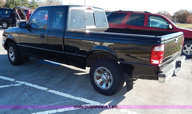 image for item I4262 2002 Ford Ranger XLT SuperCab pickup truck