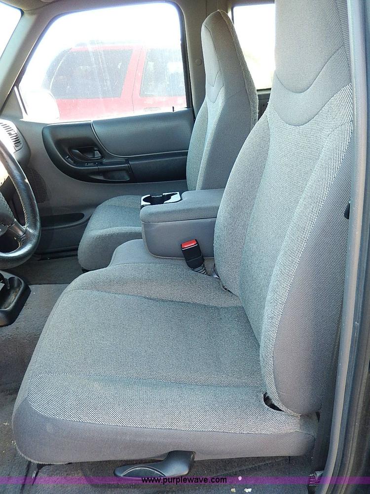 image for item I4262 2002 Ford Ranger XLT SuperCab pickup truck