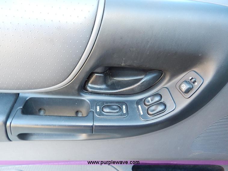 image for item I4262 2002 Ford Ranger XLT SuperCab pickup truck