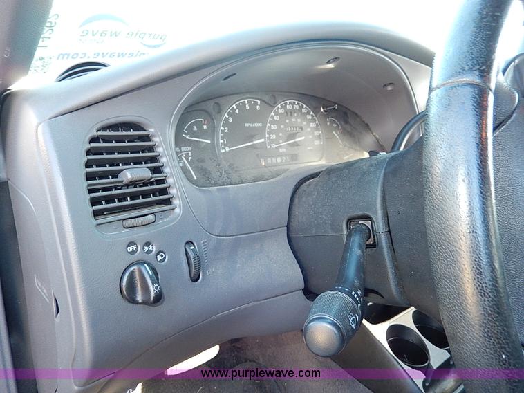 image for item I4262 2002 Ford Ranger XLT SuperCab pickup truck