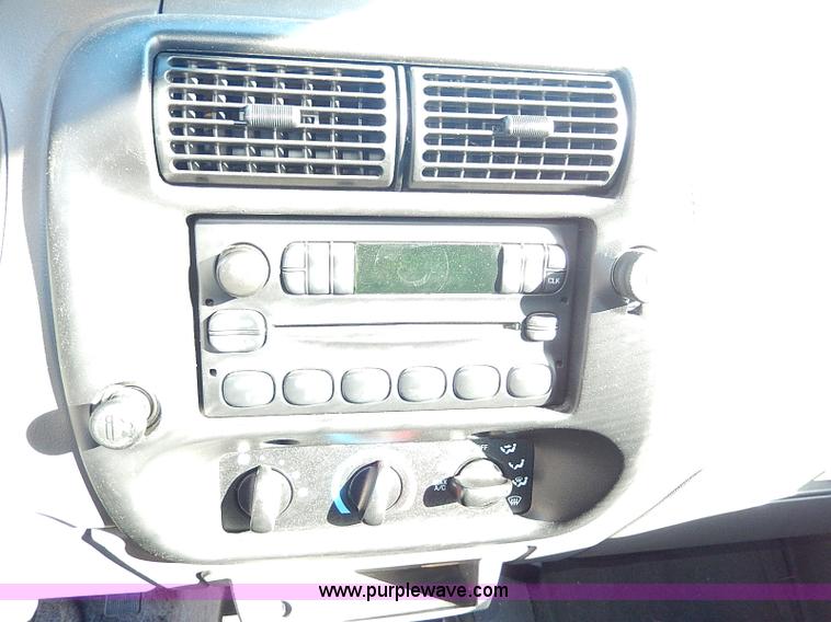 image for item I4262 2002 Ford Ranger XLT SuperCab pickup truck