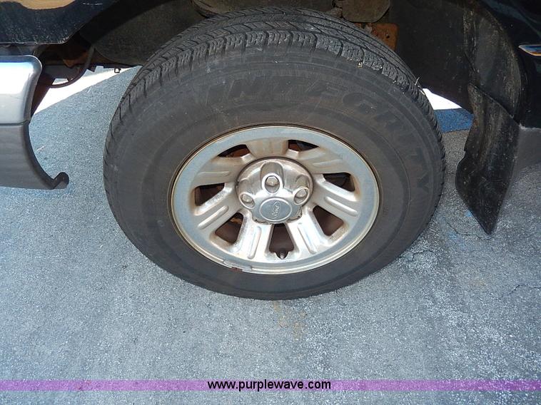 image for item I4262 2002 Ford Ranger XLT SuperCab pickup truck
