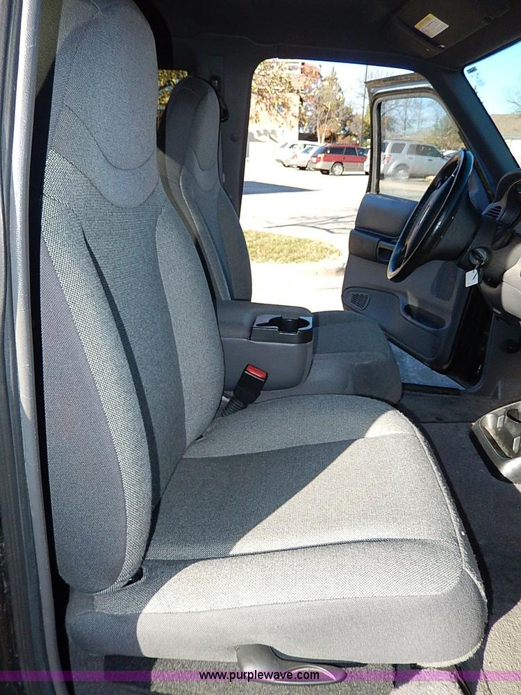 image for item I4262 2002 Ford Ranger XLT SuperCab pickup truck