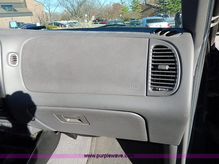 image for item I4262 2002 Ford Ranger XLT SuperCab pickup truck