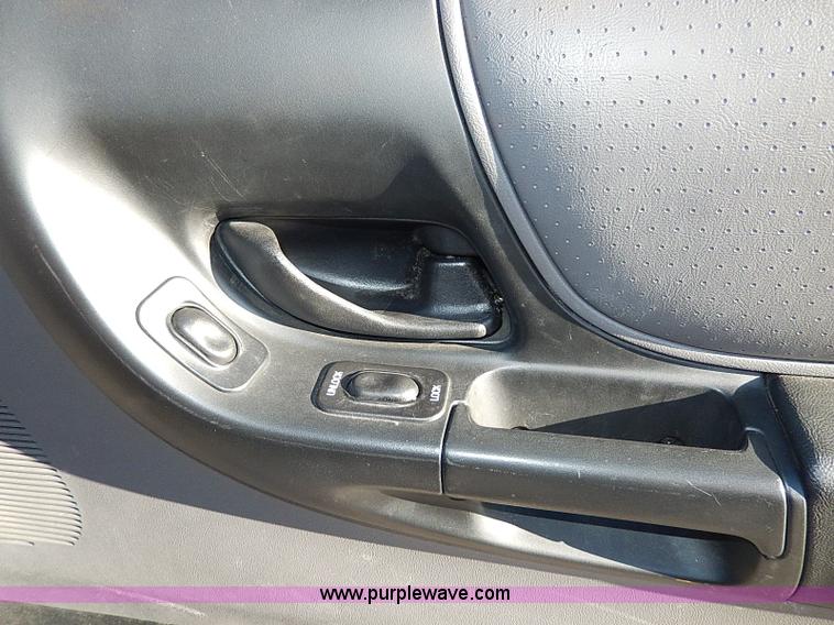 image for item I4262 2002 Ford Ranger XLT SuperCab pickup truck