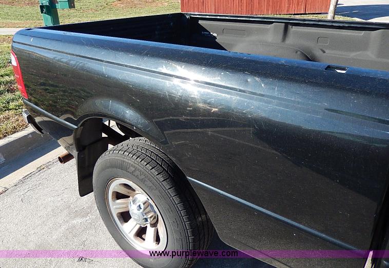 image for item I4262 2002 Ford Ranger XLT SuperCab pickup truck