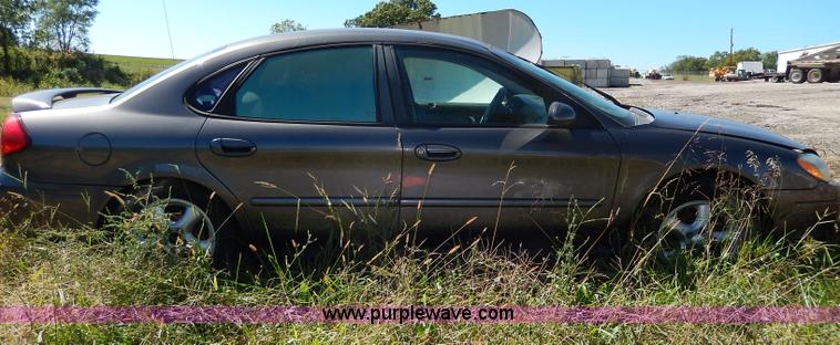 image for item I4278 2003 Ford Taurus SE