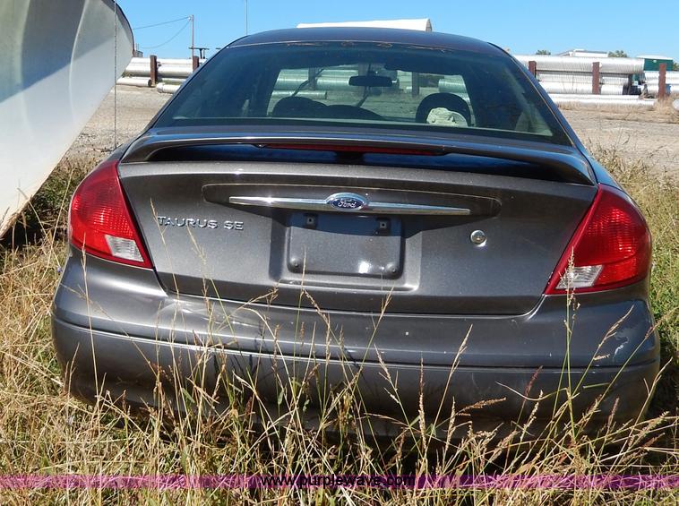 image for item I4278 2003 Ford Taurus SE