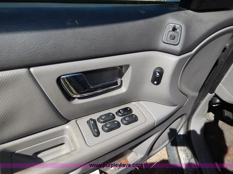image for item I4278 2003 Ford Taurus SE