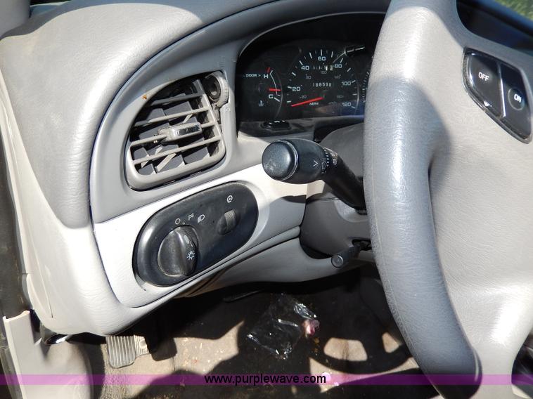 image for item I4278 2003 Ford Taurus SE