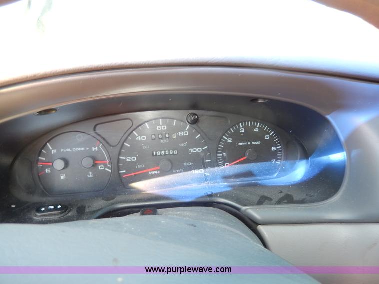 image for item I4278 2003 Ford Taurus SE