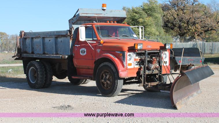 image for item I4697 1968 Chevrolet C60 dump truck