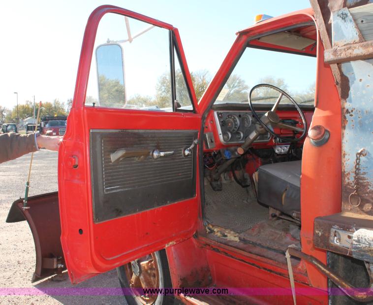 image for item I4697 1968 Chevrolet C60 dump truck
