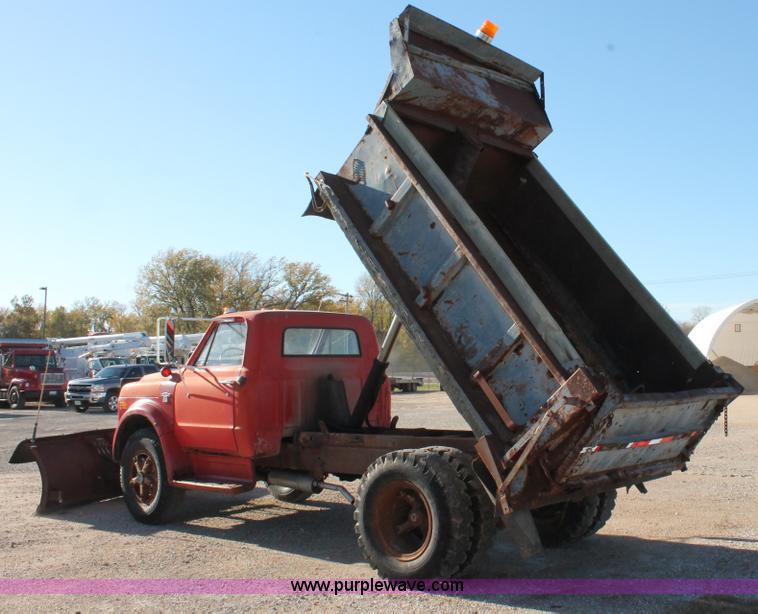 image for item I4697 1968 Chevrolet C60 dump truck