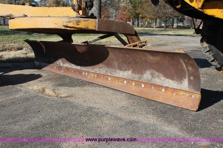 image for item I4698 Caterpillar 112 rigid frame motor grader