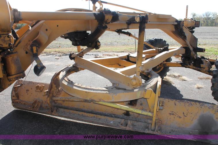 image for item I4698 Caterpillar 112 rigid frame motor grader