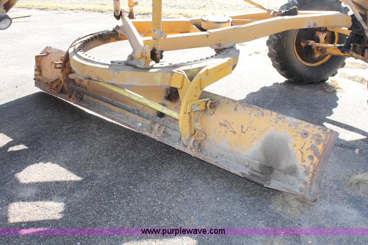 image for item I4698 Caterpillar 112 rigid frame motor grader