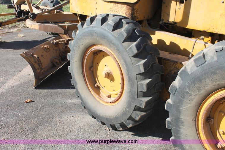 image for item I4698 Caterpillar 112 rigid frame motor grader