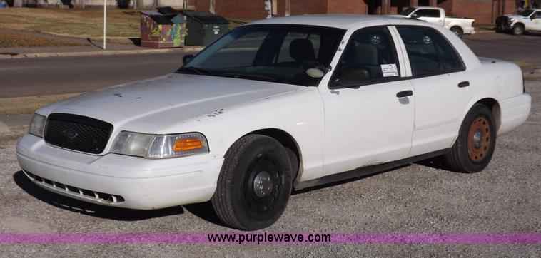 image for item I8259 2004 Ford Crown Victoria Police Interceptor