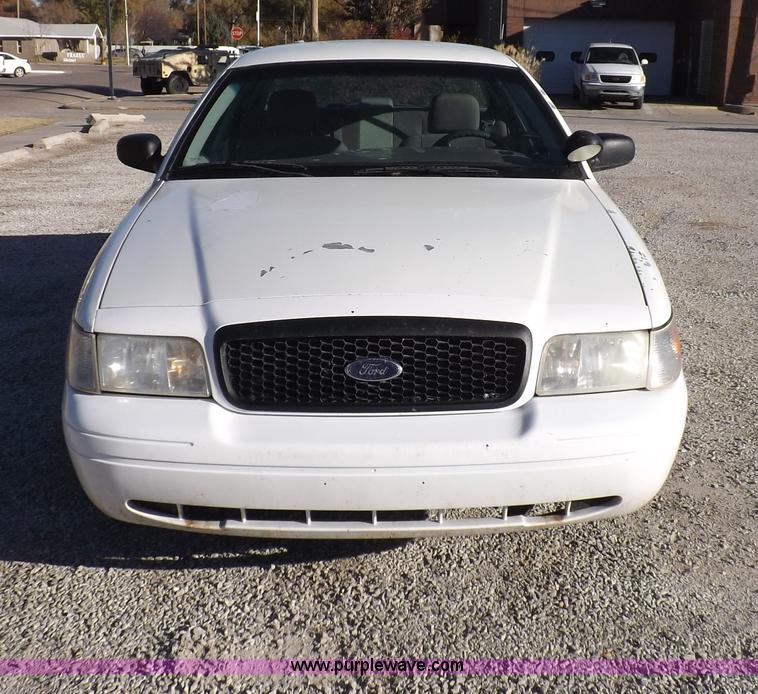 image for item I8259 2004 Ford Crown Victoria Police Interceptor
