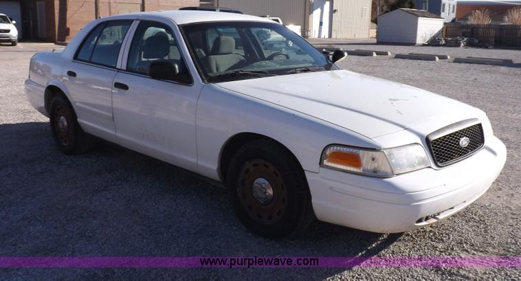 image for item I8259 2004 Ford Crown Victoria Police Interceptor