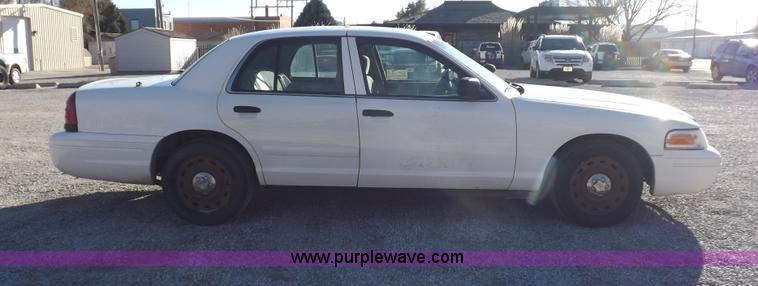 image for item I8259 2004 Ford Crown Victoria Police Interceptor
