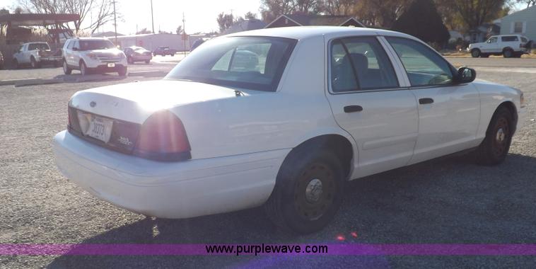 image for item I8259 2004 Ford Crown Victoria Police Interceptor