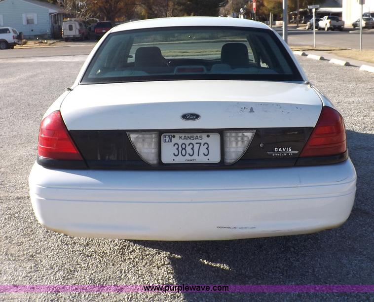image for item I8259 2004 Ford Crown Victoria Police Interceptor