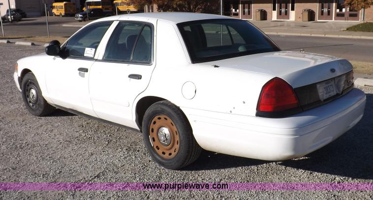 image for item I8259 2004 Ford Crown Victoria Police Interceptor