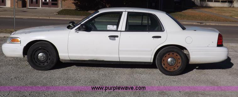 image for item I8259 2004 Ford Crown Victoria Police Interceptor
