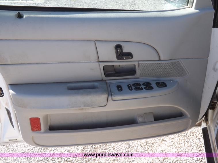 image for item I8259 2004 Ford Crown Victoria Police Interceptor