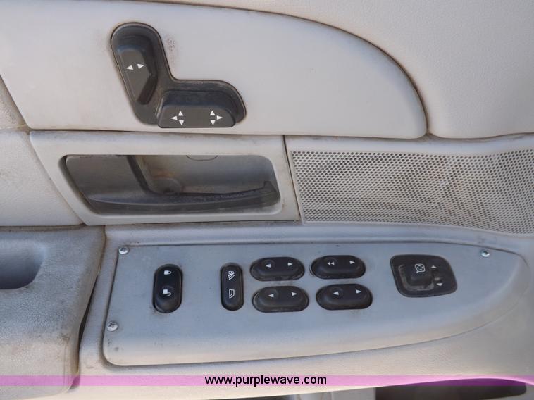 image for item I8259 2004 Ford Crown Victoria Police Interceptor