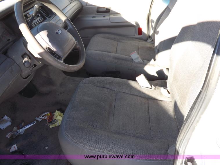 image for item I8259 2004 Ford Crown Victoria Police Interceptor