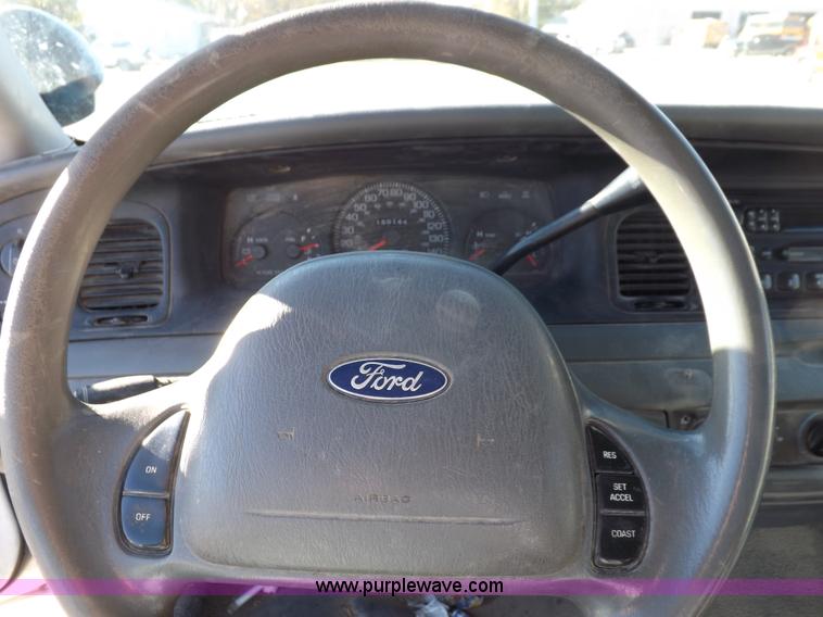 image for item I8259 2004 Ford Crown Victoria Police Interceptor