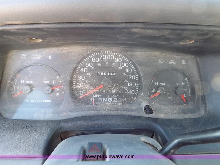 image for item I8259 2004 Ford Crown Victoria Police Interceptor