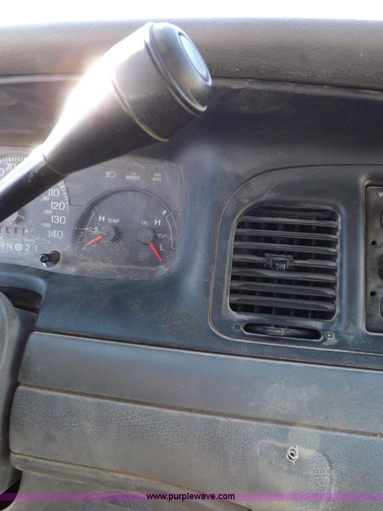 image for item I8259 2004 Ford Crown Victoria Police Interceptor