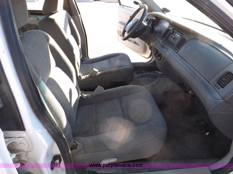 image for item I8259 2004 Ford Crown Victoria Police Interceptor