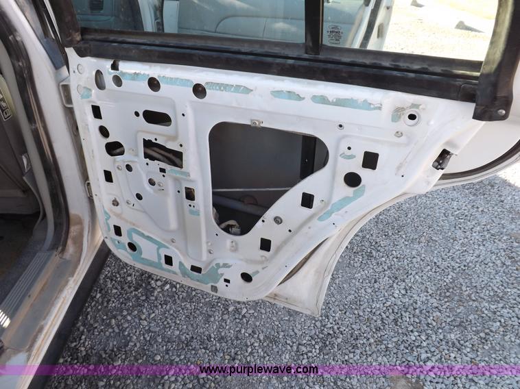 image for item I8259 2004 Ford Crown Victoria Police Interceptor